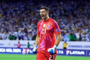 MU mở đàm phán chiêu mộ Emiliano Martínez từ Villa